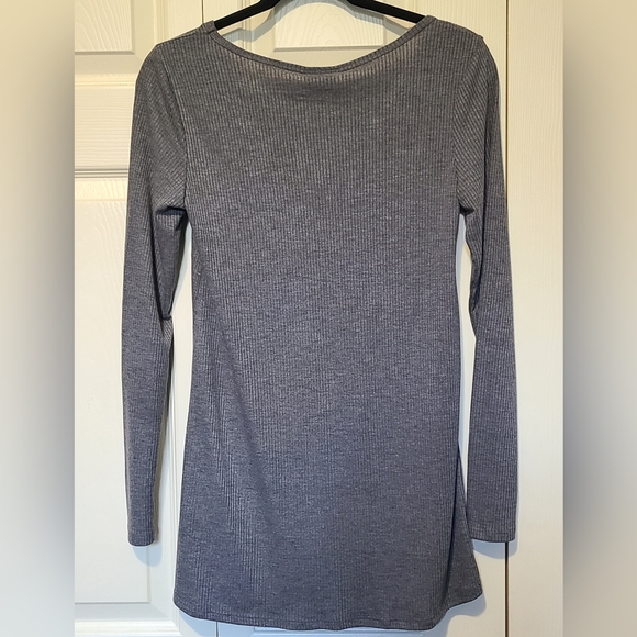NWT LuLaRoe Lynnae Gray Sweater Tee Long Sleeve Narrow Ribbing Size Small - Picture 2 of 4